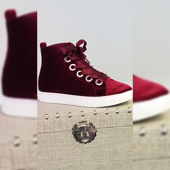 Circle Loop Rings Ribbon Lace Hightops - Picture 3 of 6